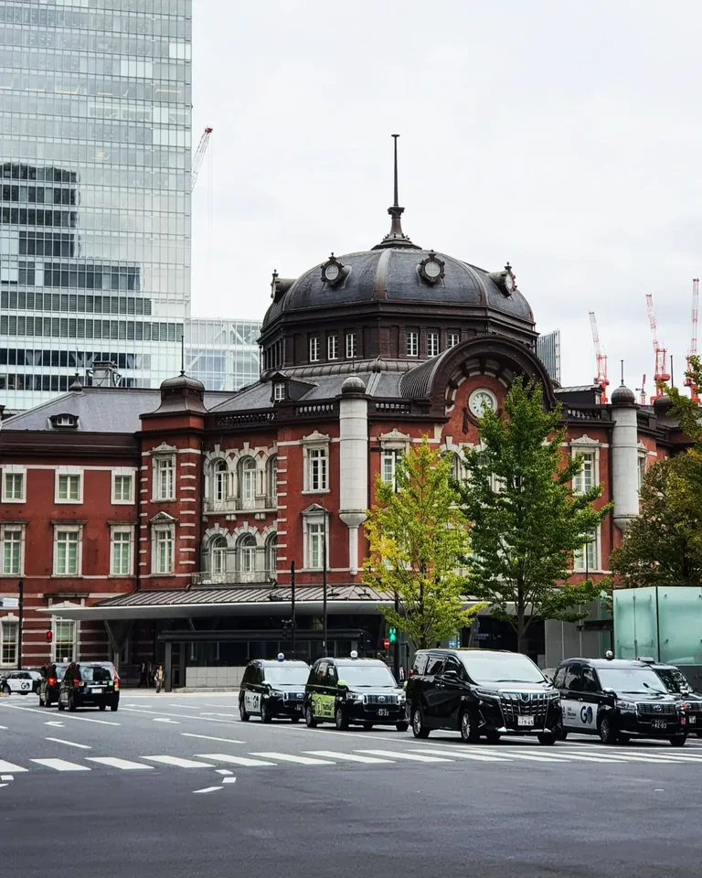 東京車站白天與站內，原貼文第 1 張照片