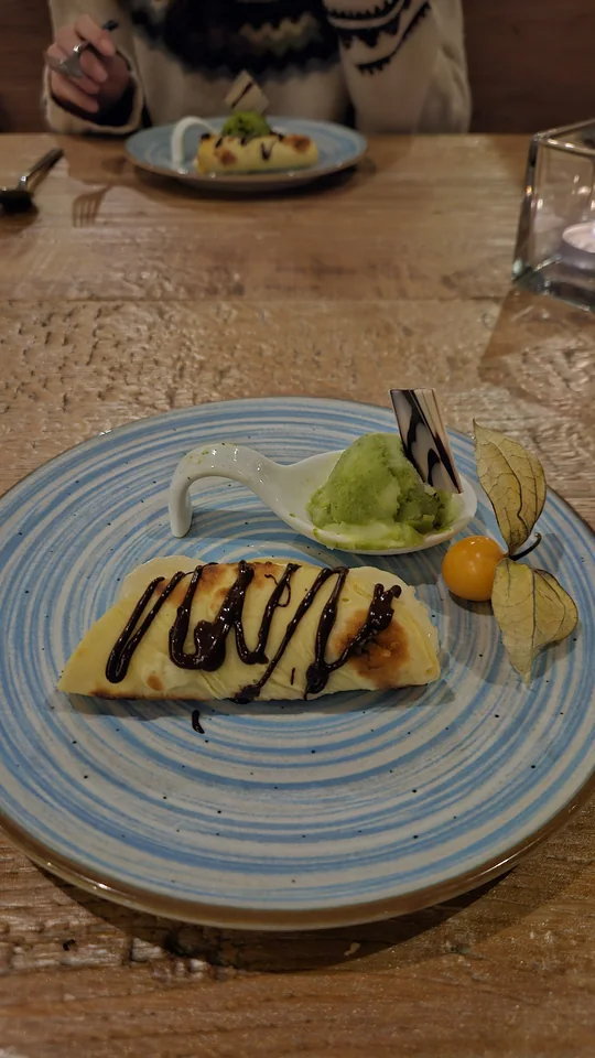 甜點：手作巧克力可麗餅佐抹茶冰淇淋