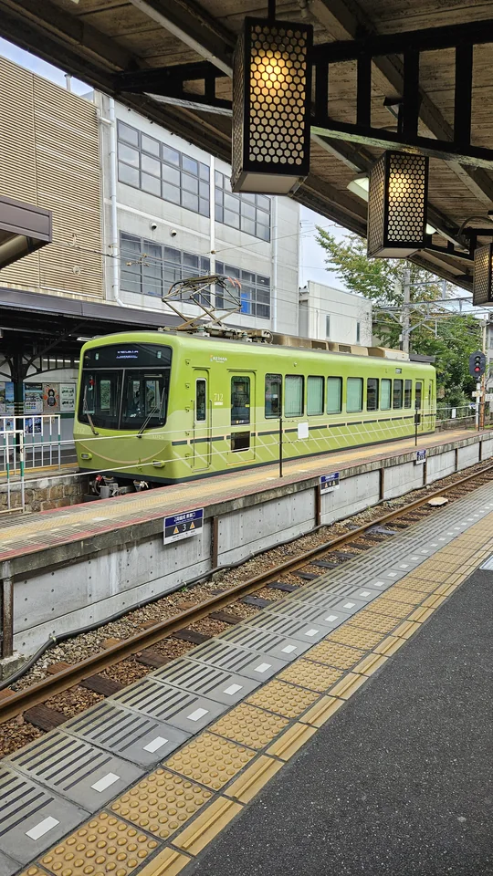 出町柳站停靠的綠色叡山電鐵