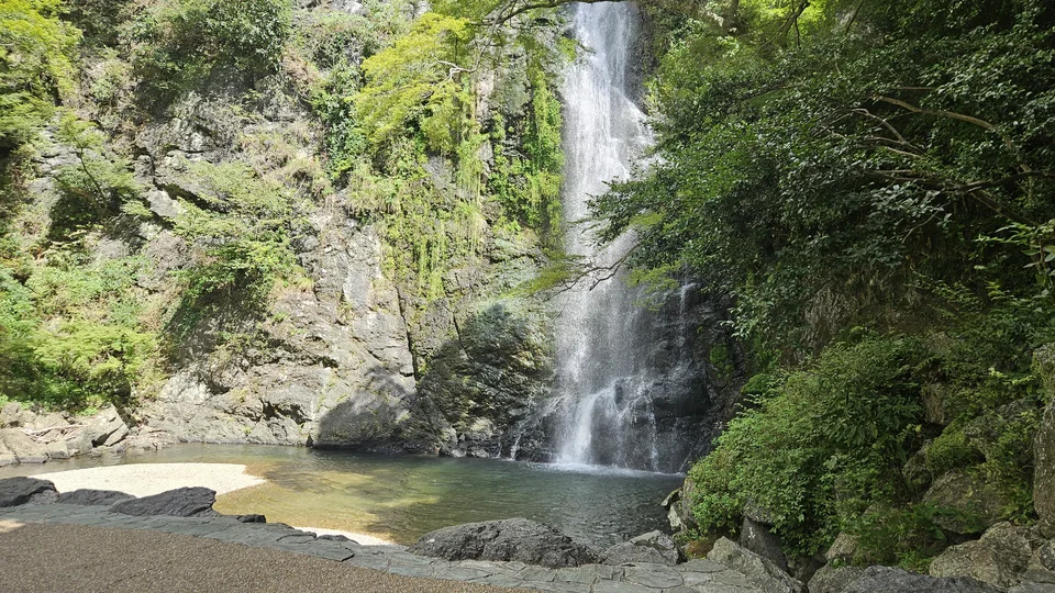 箕面大瀑布夏日全景