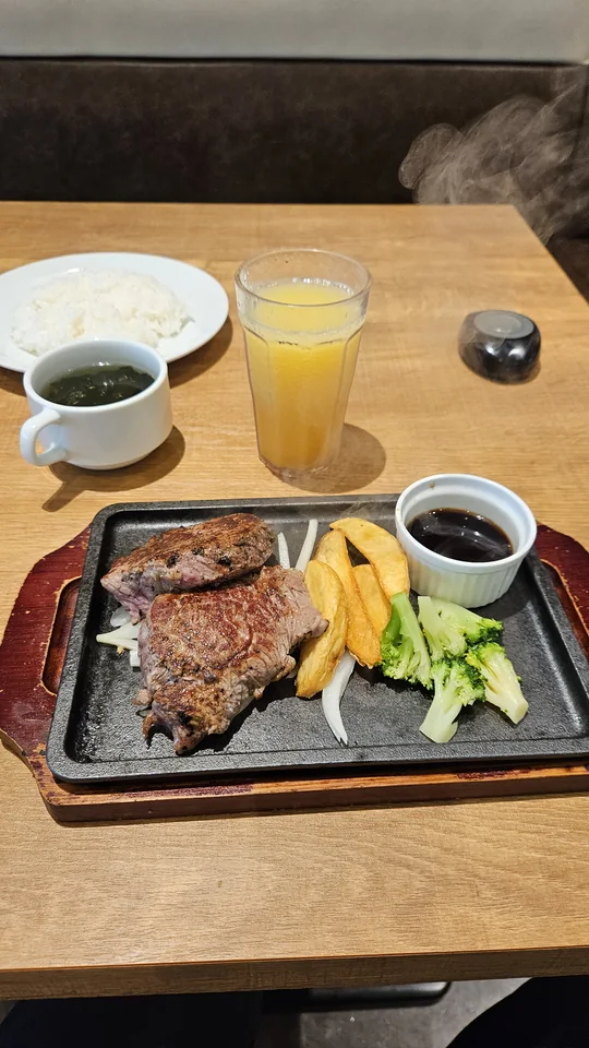 箕面萱野的兩百克牛排套餐